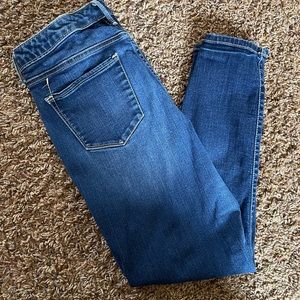 Like new medium wash Mossimo midrise jegging